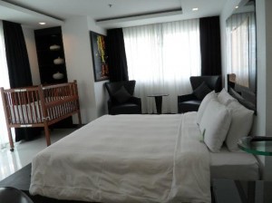 Amari Nova Suites Pattaya bedroom