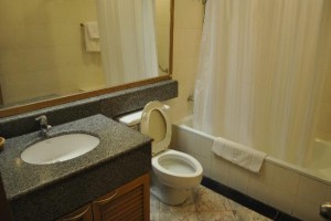 Best Comfort Bangkok Hotel toilet