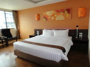 Hotel Mermaid Bangkok bedroom