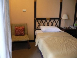 Hotel Tropicana bed