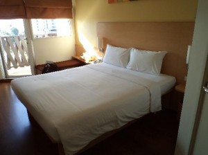 Ibis Pattaya bed from one side