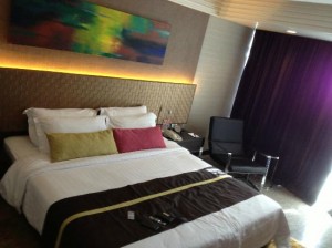DoubleTree by Hilton Bangkok Ploenchit bedroom