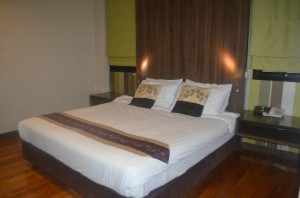 Bally Suite Silom bed corner shot