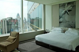 Grande Centre Point Hotel Terminal 21 bedroom with a view