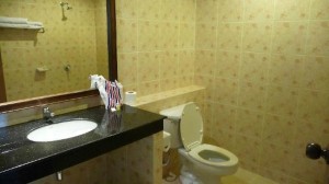 Karon Living Room Hotel toilet
