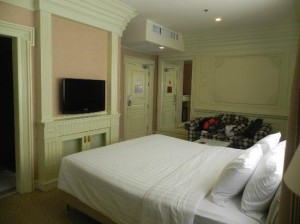 Kingston Suites Bangkok bedroom