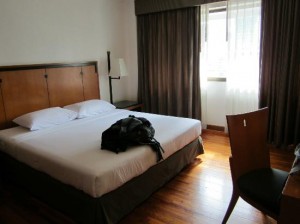 Narai Hotel bed corner near Patpong