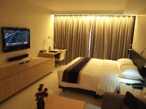 Oakwood Apartments Trilliant Sukhumvit 18 bed corner view