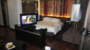 Park Plaza Bangkok Soi 18 room and amenities