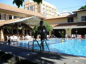 Sabai Inn Pattaya poolside