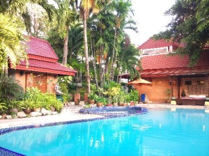 Safari Beach Hotel poolside