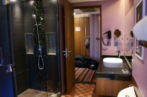 The Continent Hotel Bangkok view of the toilet