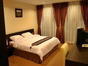 cozy-at-ten-hotelroom
